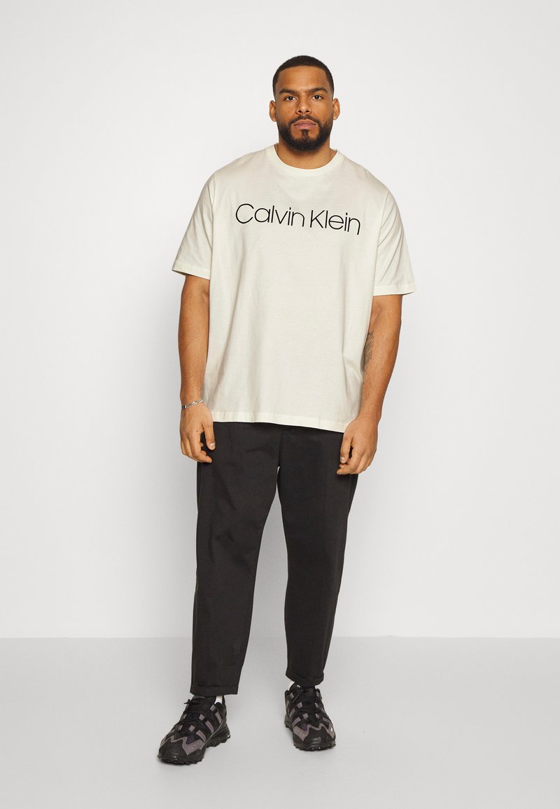 Calvin Klein FRONT LOGO - T-Shirt Print - Vanilla Ice