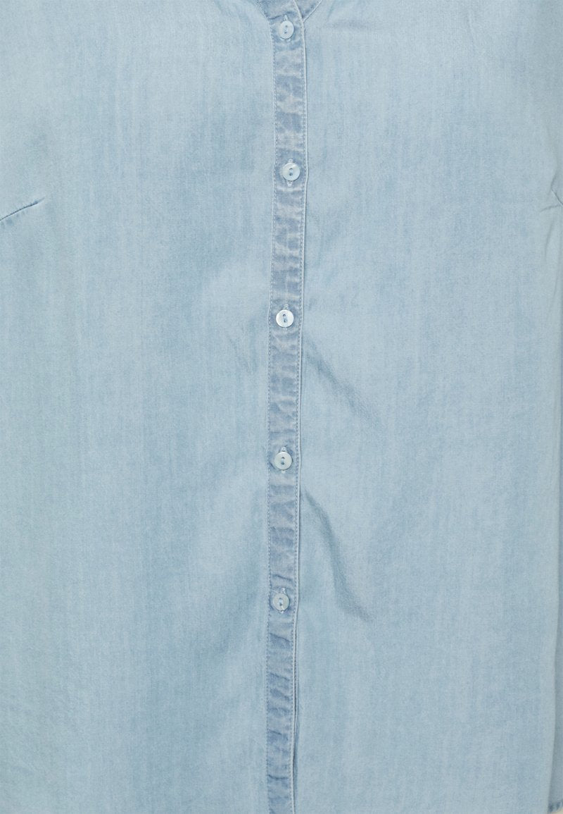 ONLY CARMAKOMA CARSEMA FALLOW LIFE SHIRT - Bluse - Light Blue Denim