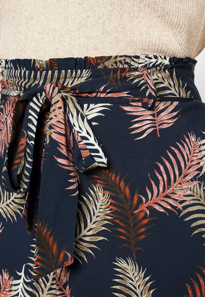 Vero Moda Curve VMEASY LONG SHORTS - Shorts - Navy Blazer/new Tropical