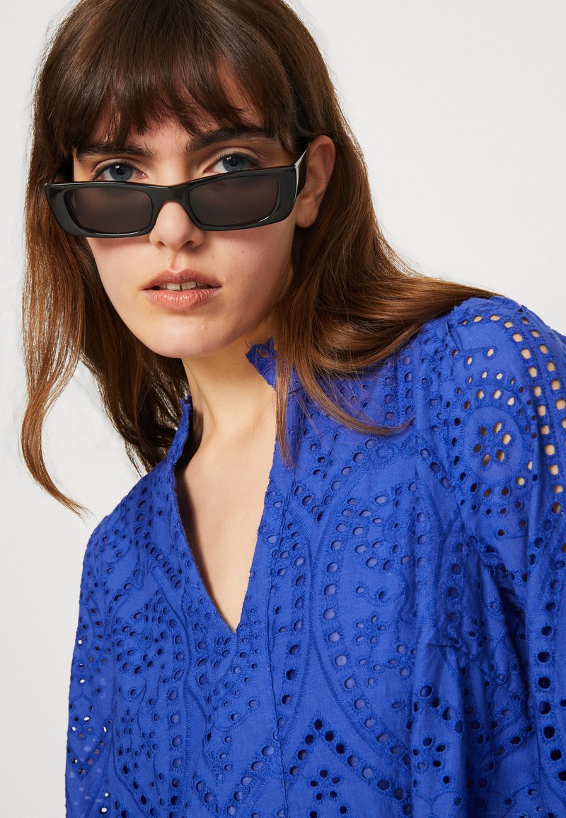  YASHOLI DRESS - Freizeitkleid - Deep Ultramarine