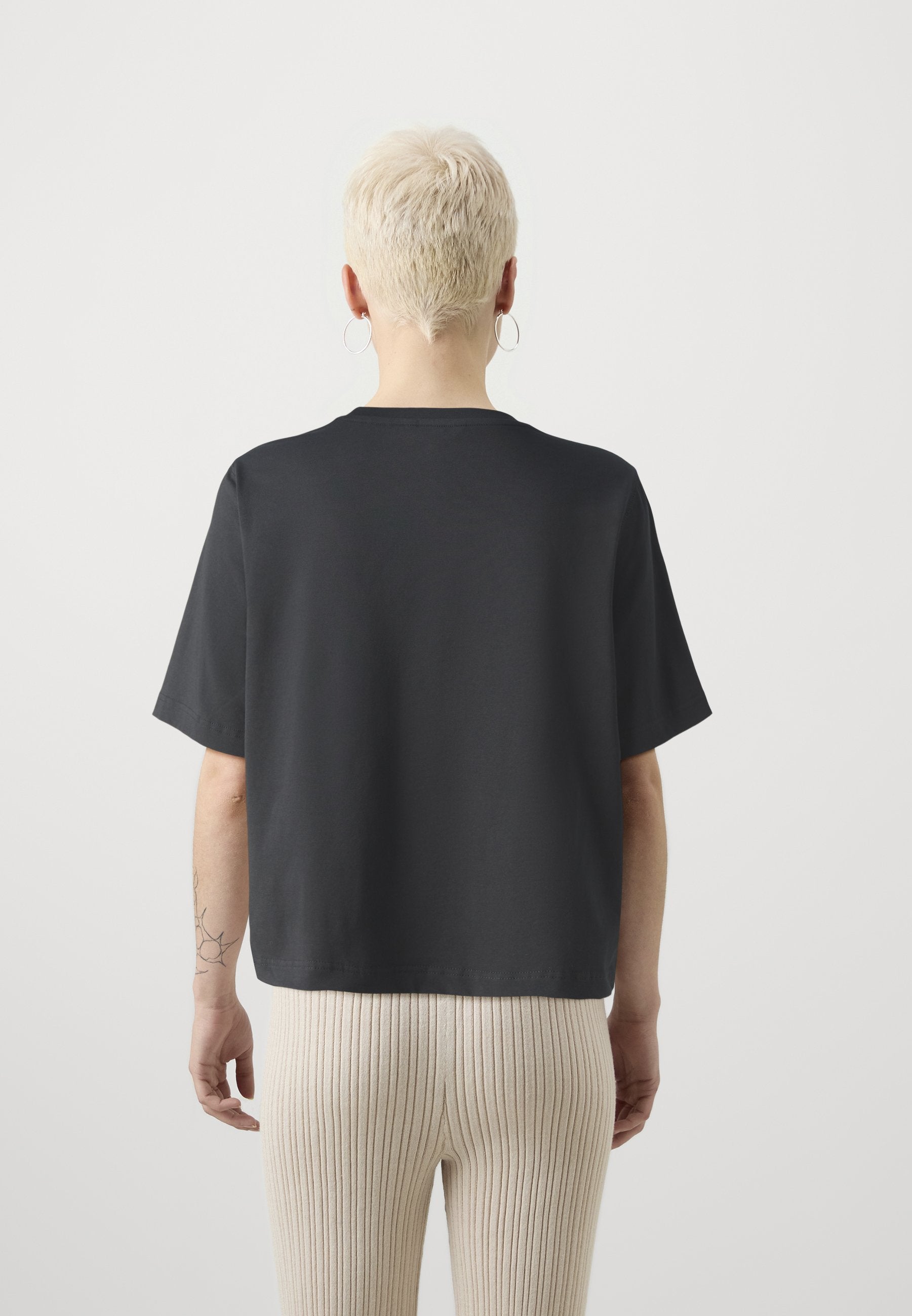 ONLY Petite ONLLINA BOXY TEE - Basic T-shirt - Black