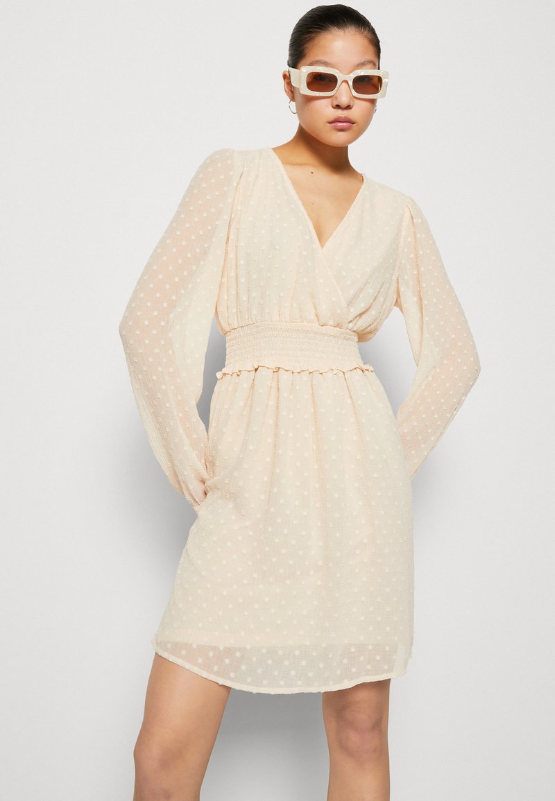 ONLY ONLELLA LYNG DRESS - Freizeitkleid - Novelle Peach