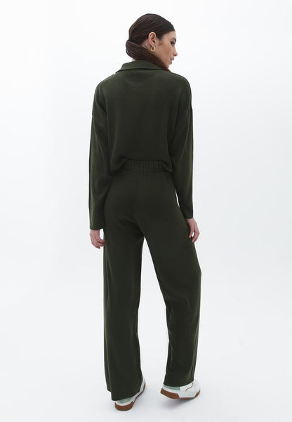  MIT AUSGESTELLTER BEINFORM - Stoffhose - Kombu Green
