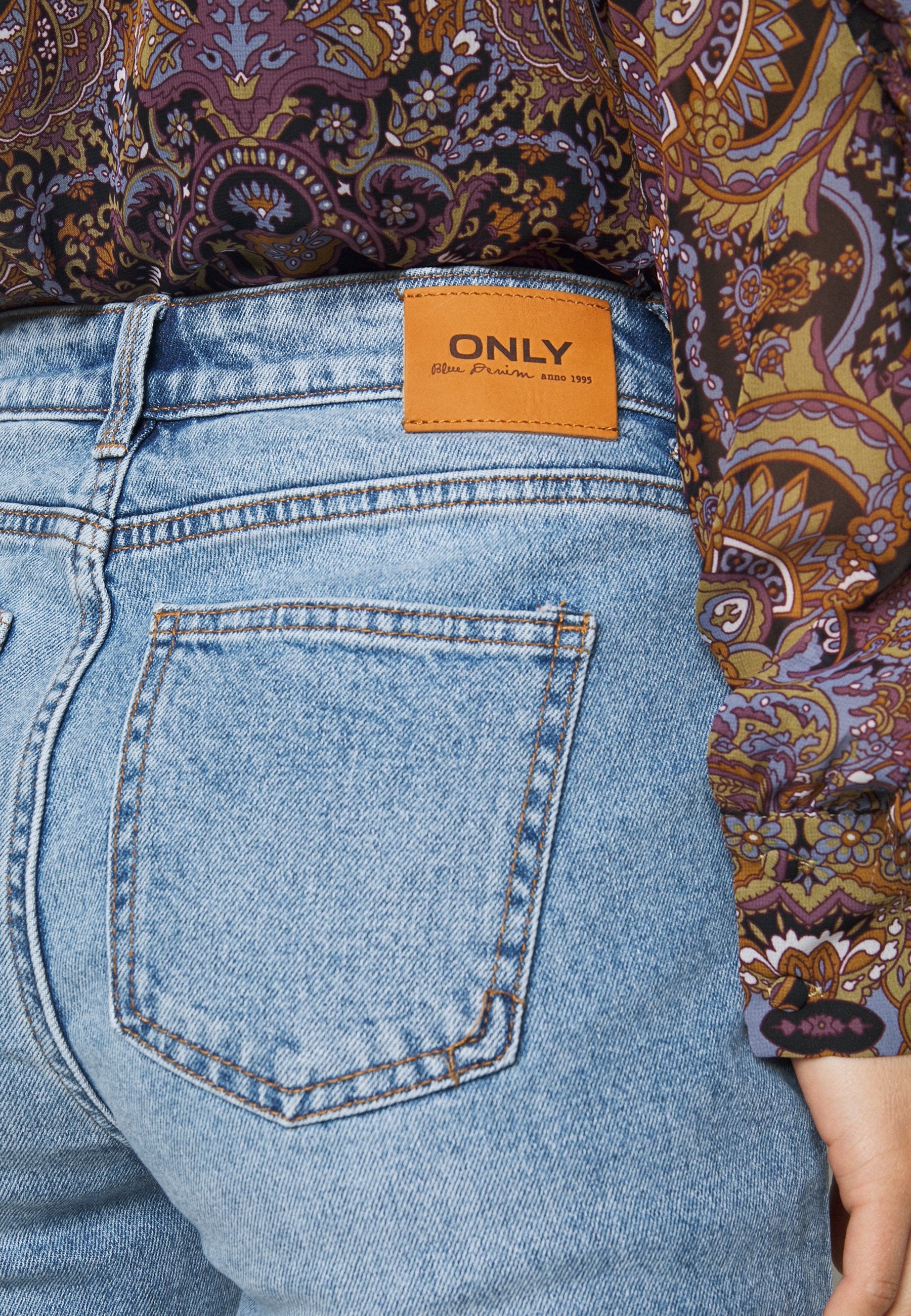 ONLY Petite ONLEMILY LIFE ANKLE - Straight Leg Jeans - Medium Blue
