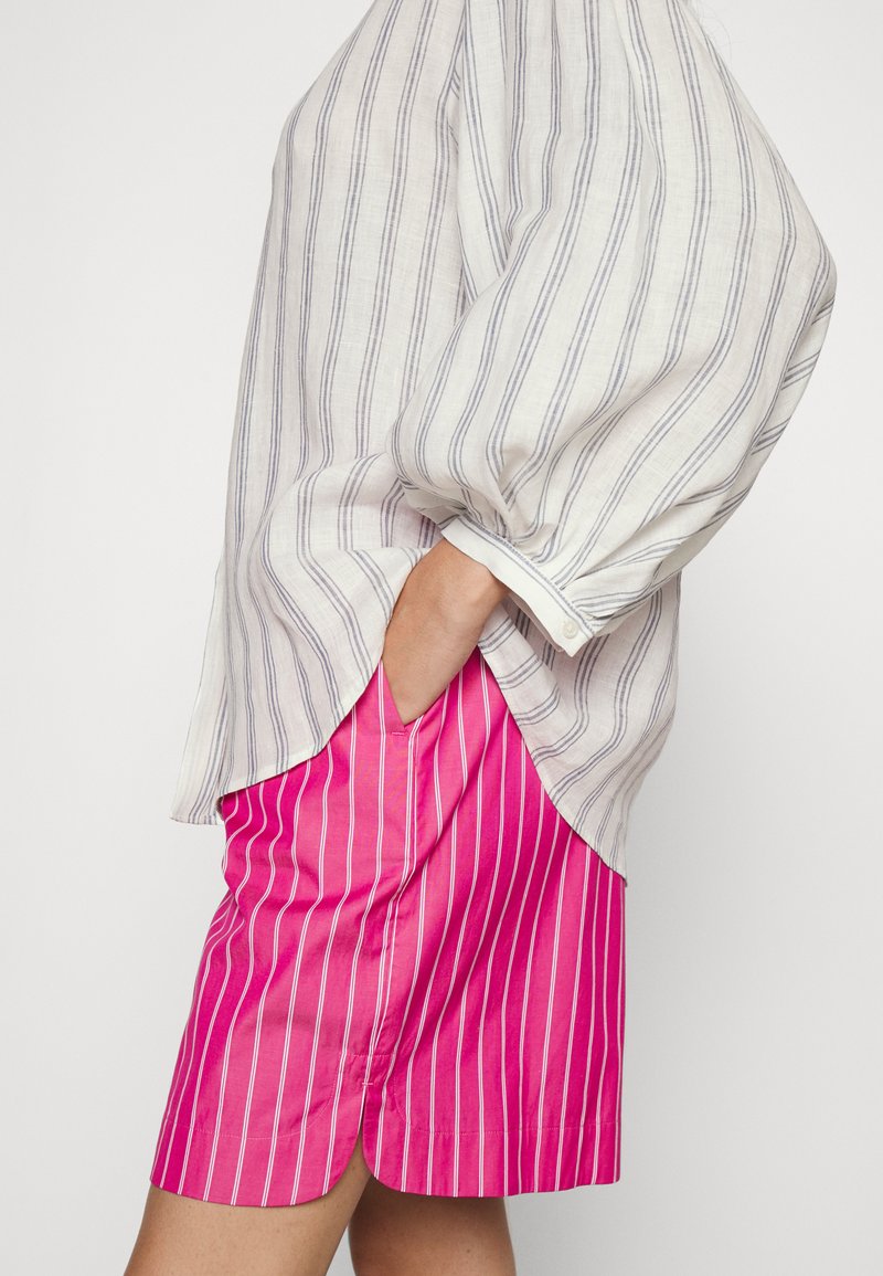 Max Mara Leisure VEZZO - Shorts - Fuxia