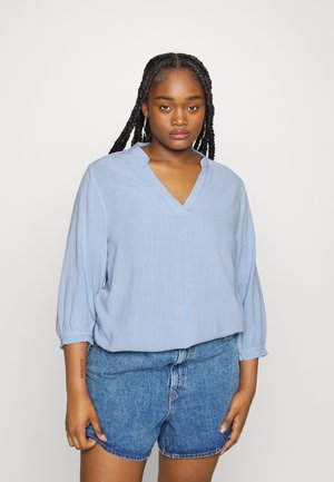 ONLY CARMAKOMA CARSEMA FALLOW LIFE SHIRT - Bluse - Light Blue Denim