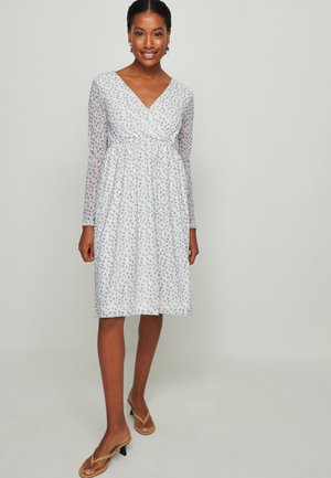 NA-KD Freizeitkleid - White Floral