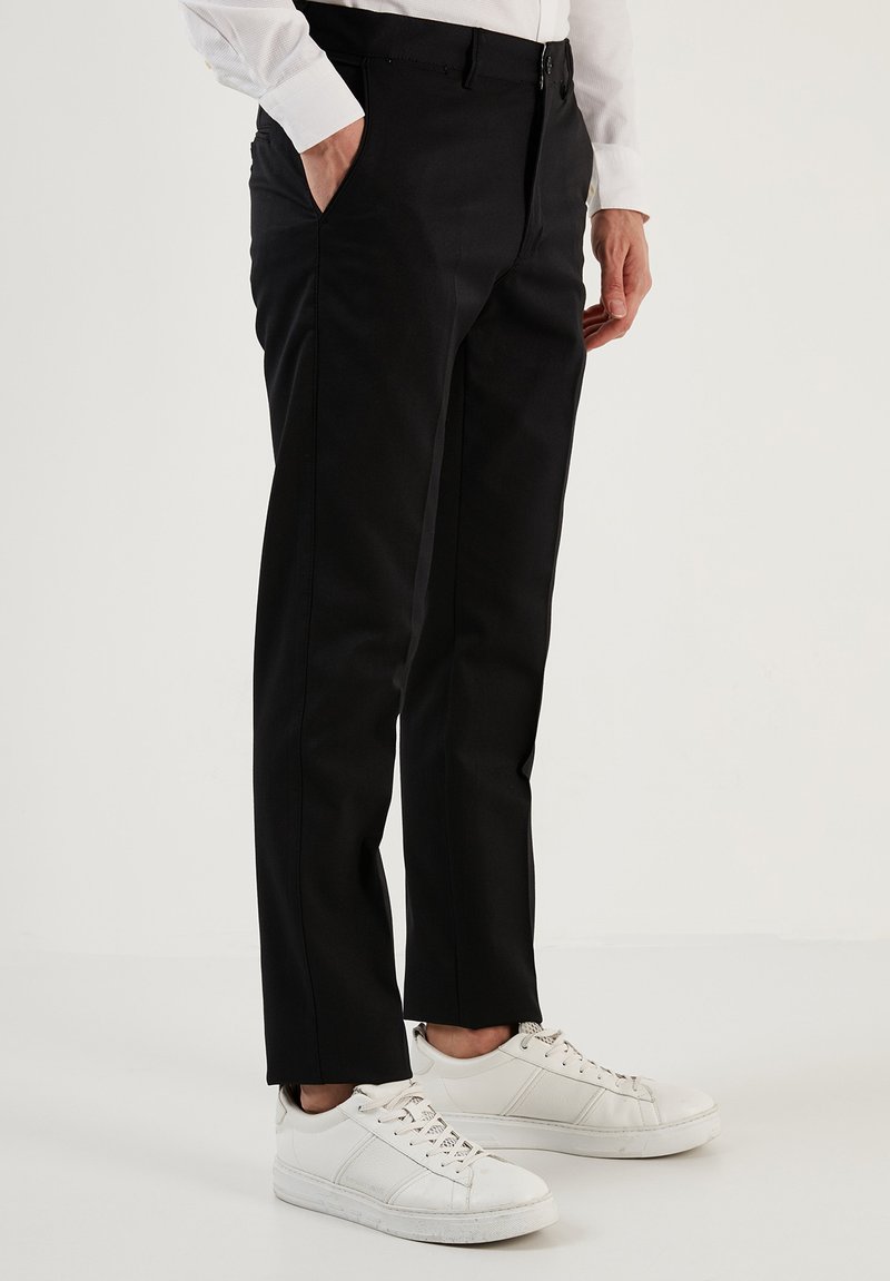  REGULAR FIT - Stoffhose - Black