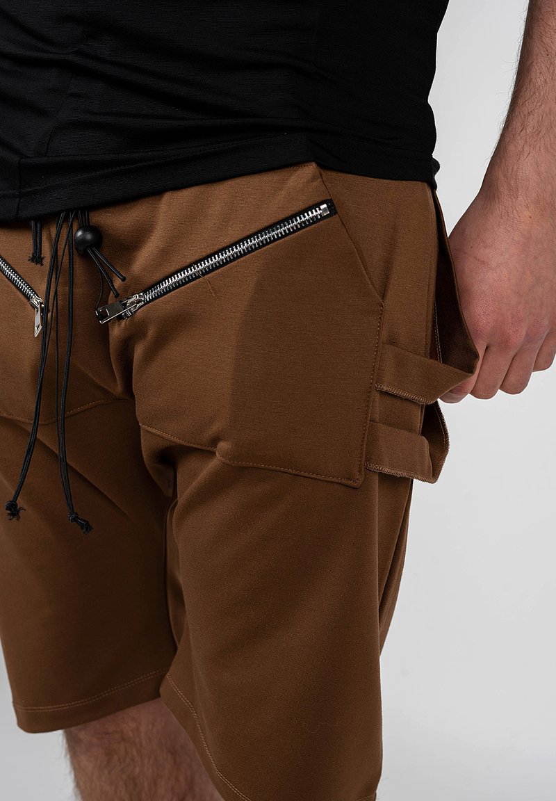  ESTINTI - Shorts - Braun