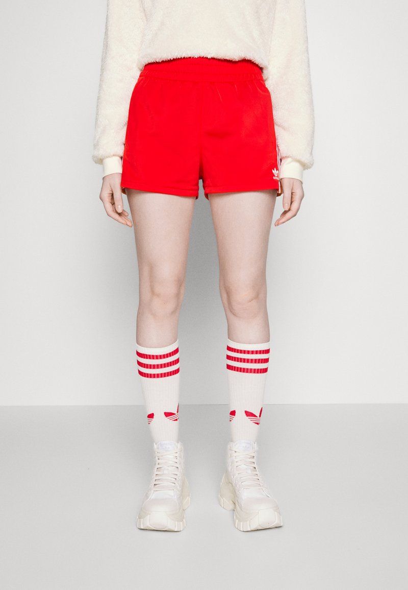 Adidas Originals 3 STRIPESS - Shorts - Better Scarlet