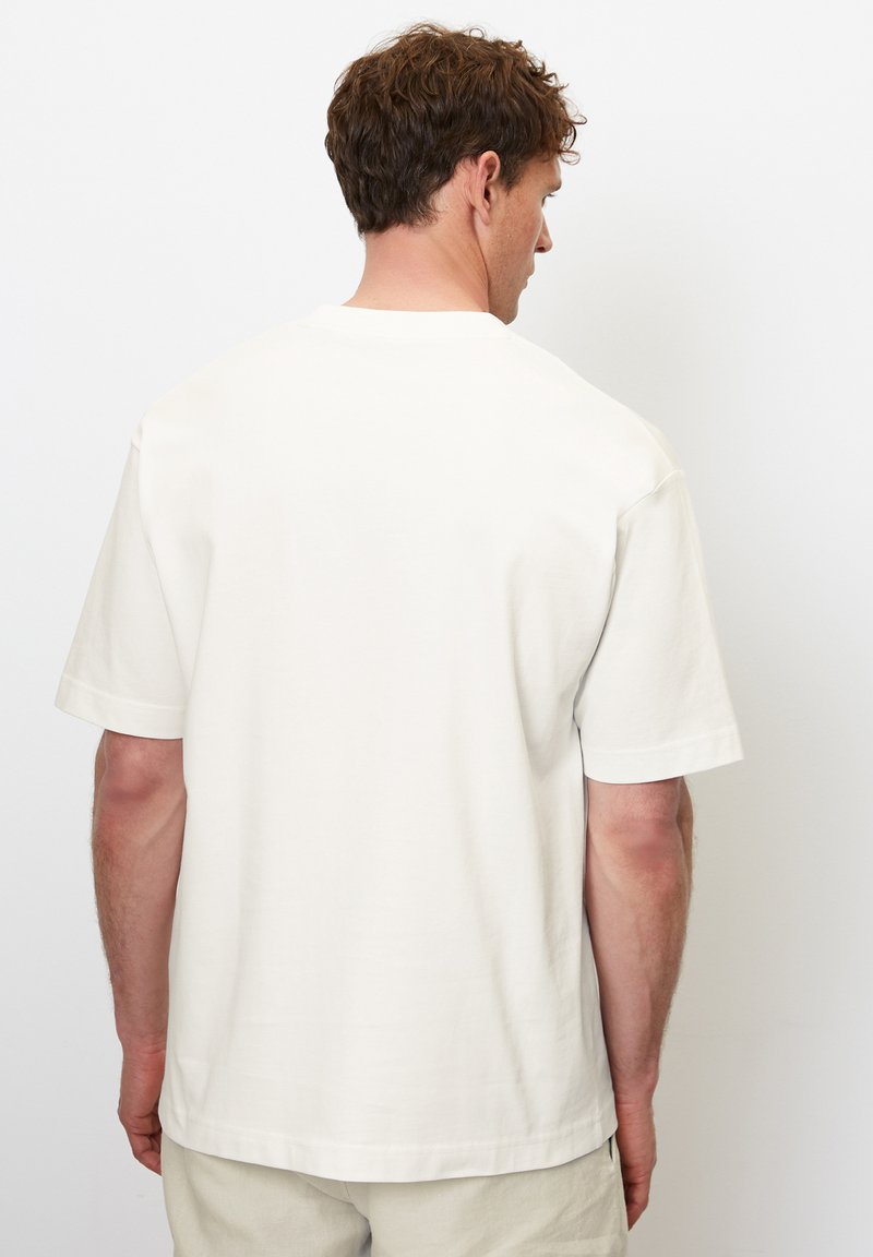 Marc O'Polo MIT LOGO-STICKEREI - T-Shirt Print - White