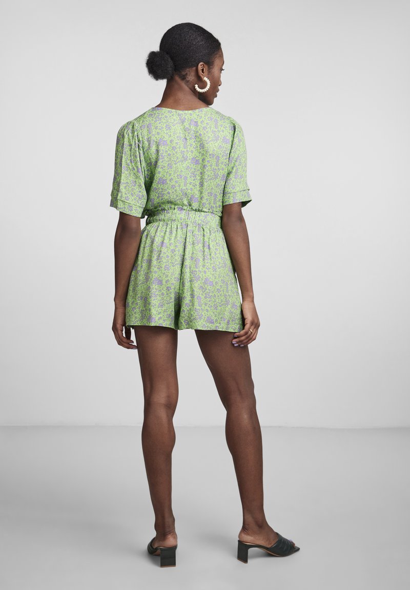 YAS STELLI HW S - Shorts - Summer Green